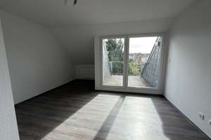 Charmante Dachgeschosswohnung mit großzügigem Wohnbereich, Dachterrasse und zwei Stellplätzen – 45359 Frintrop, Essen – Vorschaubild 5