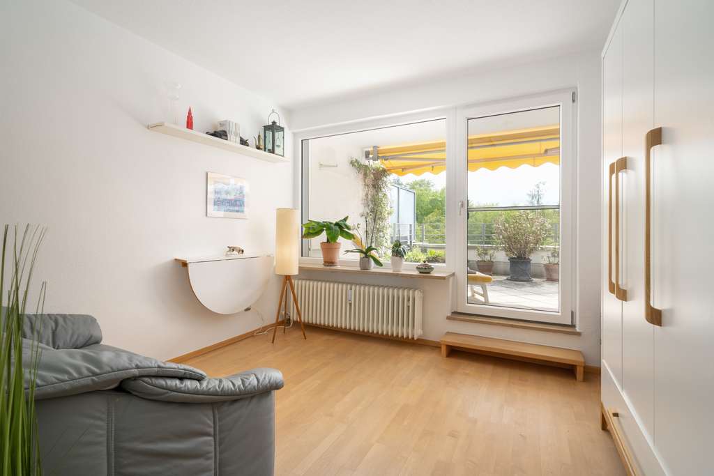 Immobilie in Pöcking - sonnige 3,5 Zimmer Dachterassenwohnung mit Blick ins Grüne - Bild 4