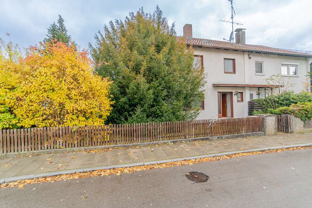 Immobilie in Aschheim - Stark renovierungsbedürftige Doppelhaushälfte in Aschheim - Bild 1