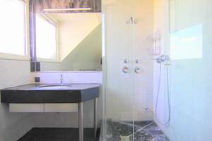 Maisonettewohnung in direkter Rheinnähe mit Balkon, Kamin & Einbauküche im Herzen von Rodenkirchen – Die vollständige Adresse der Immobilie erhältst du vom Anbieter., 50996 Rodenkirchen (Ortsteil), Köln – Vorschaubild 18