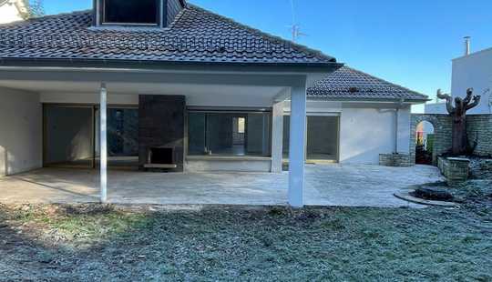 Bild von Kelkheim/ Fischbach
Großzügiges EFH am Waldrand in Ruhelage, Pool, Terasse und ELW !