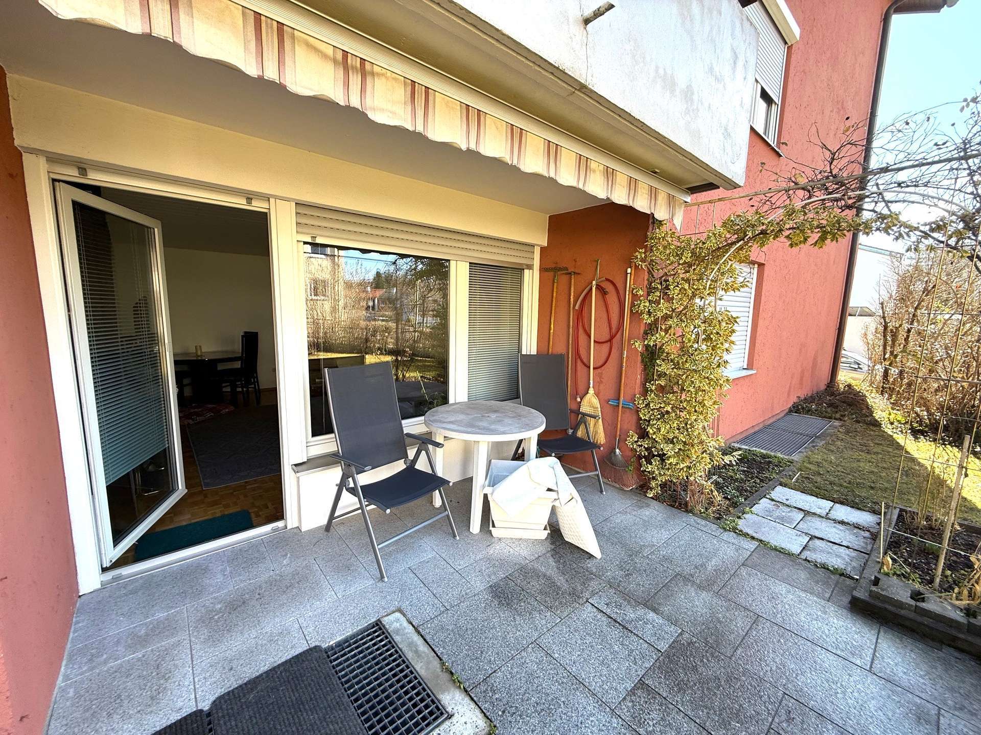 Immobilie in Planegg - *** Helle 4-Zimmer-Wohnung, ruhige Lage, mit Südloggia und einer Westterrasse *** *** - Bild 2
