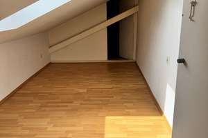 Charmante Dachgeschosswohnung in zentraler Lage von Essen-Bergerhausen! – Rellinghauser Straße 274, 45136 Bergerhausen, Essen – Vorschaubild 12