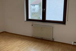 Gepflegte 3,5-Zimmer-Wohnung mit Balkon und EBK in Fellbach – Die vollständige Adresse der Immobilie erhältst du vom Anbieter., 70374 Fellbach – Vorschaubild 2