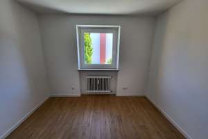 Schöne 4-Zimmer-Wohnung mit Balkon in Oberhausen zu vermieten – Eschenhofstraße 47, 86154 Oberhausen-Nord, Augsburg – Vorschaubild 4