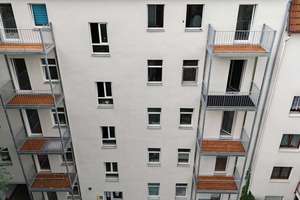 Grüner Ausblick inklusive – Charmante 2-Zhg. mit Balkon mit Denkmalschutz im Leipziger Osten! – 4315 Anger-Crottendorf, Leipzig – Vorschaubild 11