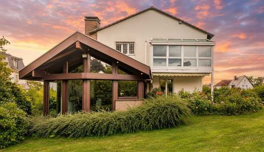 Bild von VON POLL - OBERURSEL: Großzügiges Familiendomizil mit Kaminlounge und Gartenidylle