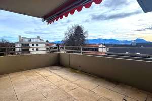 Seltene Gelegenheit am Schloßberg: 3-Zi-Wohnung mit zwei Balkonen und traumhaftem Bergblick! – Die vollständige Adresse der Immobilie erhältst du vom Anbieter., 83071 Stephanskirchen – Vorschaubild 2