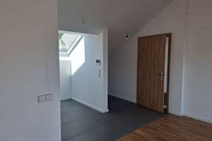 Traumhafte Dachgeschoss-Wohnung mit Dachterrasse in Stuttgart-Botnang – Die vollständige Adresse der Immobilie erhältst du vom Anbieter., 70195 Botnang-West, Stuttgart – Vorschaubild 5