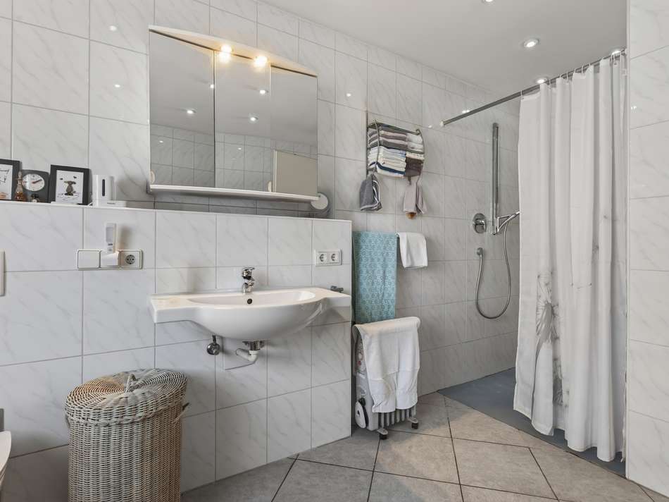Badezimmer EG (2)