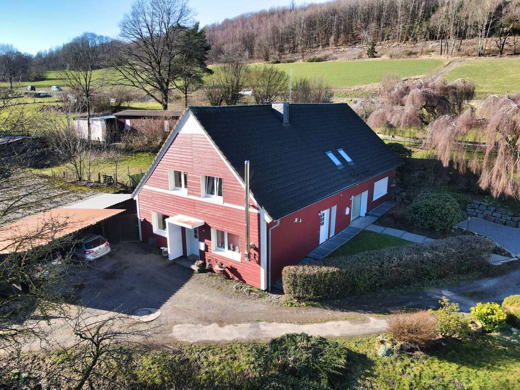 Immobilie in Herscheid - VR IMMO: Idyllisches Wohnen im umgebauten Schwedenhaus – ideal als Dauerwohnsitz oder Feriendomizil! - Bild 1