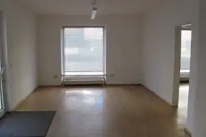 *Mitten im Zentrum*
Solides freistehendes Wohn- und Geschäftshaus mit Anbau, Garten und Garage – Altötting (Kreis) – Vorschaubild 5