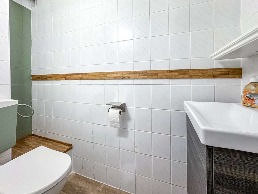 Immobilie in Schömberg - Sanierungsobjekt mit Potenzial: 4-Zimmer-Wohnung mit Garten & Wintergarten - Bild 4