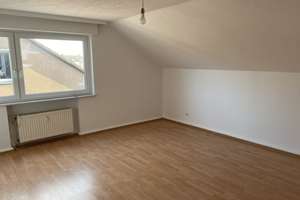 Hell und einladend: Top geschnittene Dachgeschoss-Wohnung in guter Wohngegend zum 1.9.