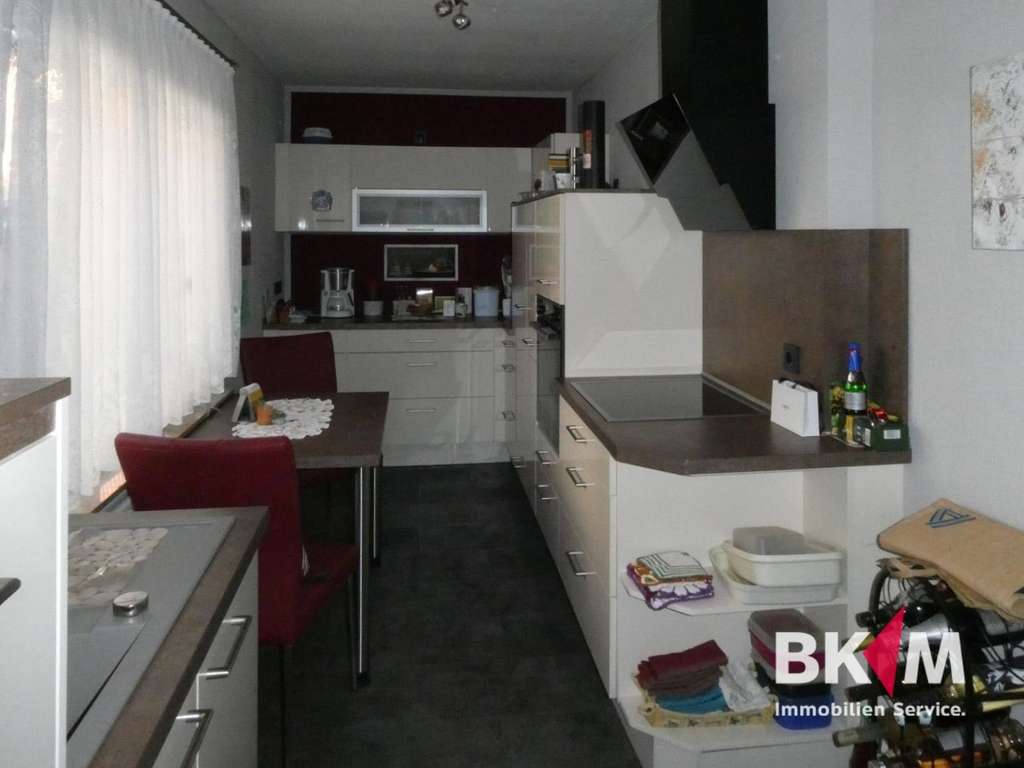 Immobilie in Waltershausen - Klein, gemütlich, familienfreundlich – Haus mit Kamin und grüner Oase - Bild 2