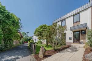 Charmantes Familiendomizil in Bestlage von Rondorf: 109m² Wfl. + 21m² Wintergarten mit Kaminofen – Die vollständige Adresse der Immobilie erhältst du vom Anbieter., 50997 Rondorf, Köln – Vorschaubild 28