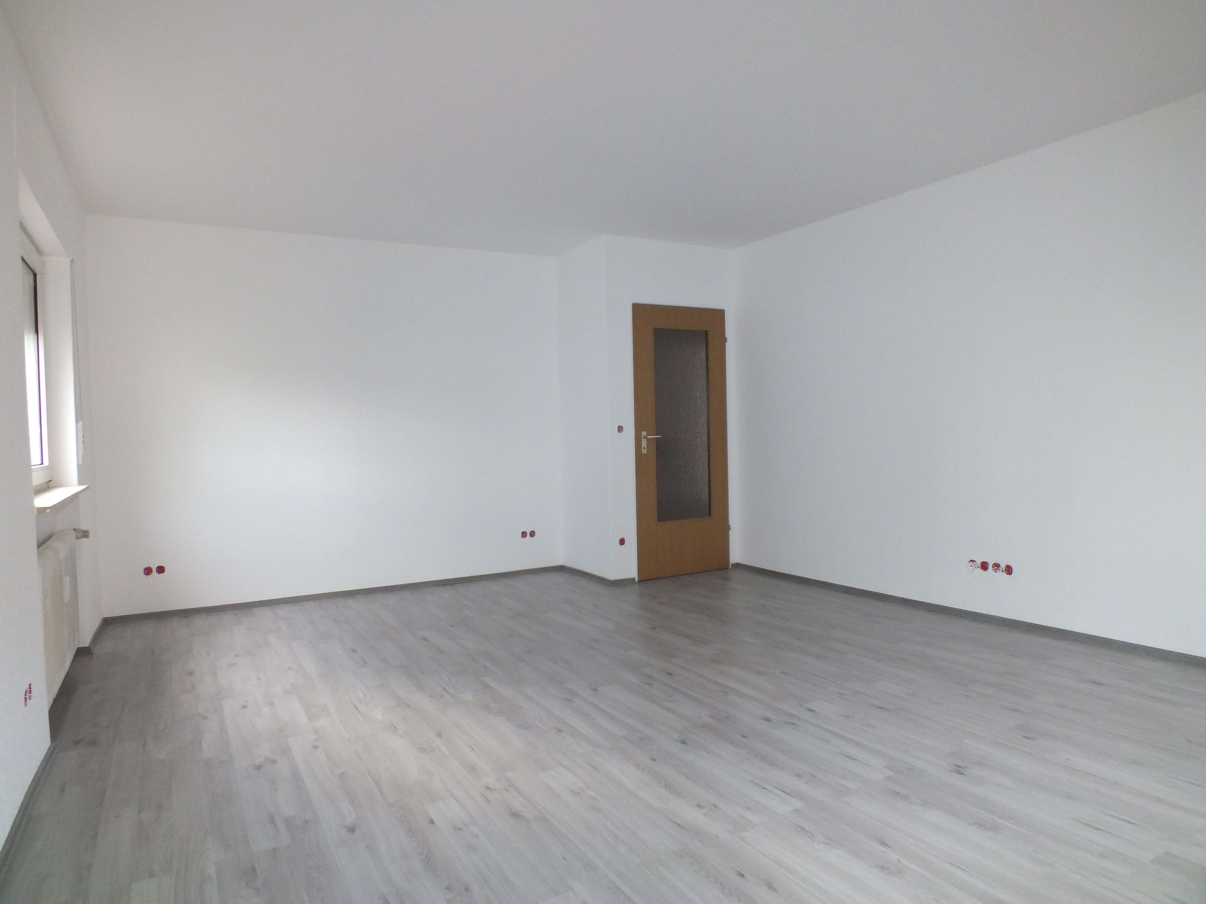 Immobilie in Nauheim - Frisch renovierte 3 Zimmer Wohnung mit ca. 75m² Wohnfläche mit Balkon und Garage - Bild 0