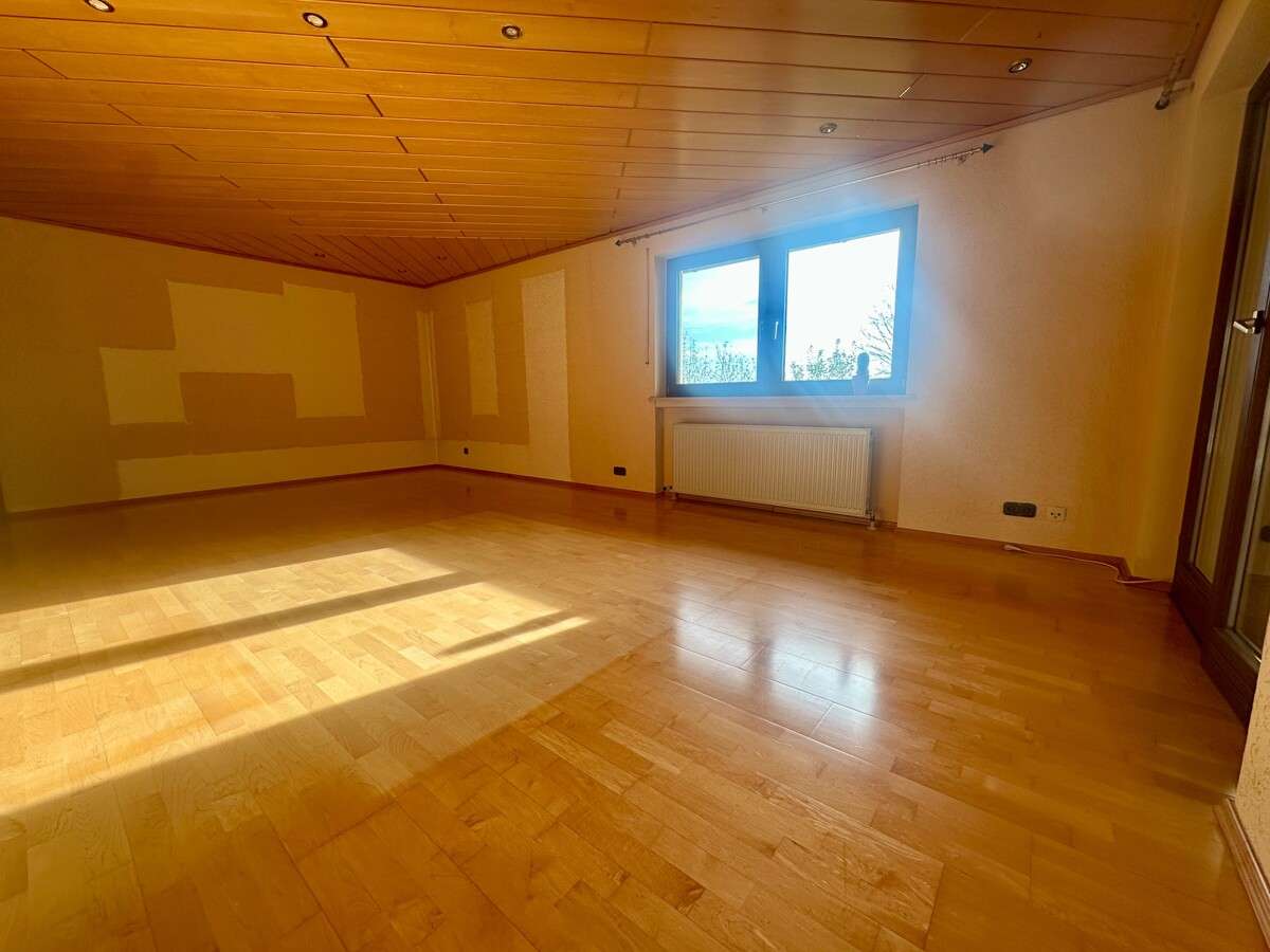 Immobilie in Oberschneiding - Willkommen Zuhause!
Großzügiges Einfamilienhaus mit Wintergarten und herrlichem Grundstück! - Bild 0