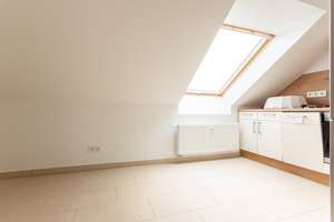 Attraktive Wohnung im Dachgeschoss mit Einbauküche | ebenerdige Dusche | Parkettboden | Aufzug – William-Zipperer-Straße 81, 4179 Altlindenau, Leipzig – Vorschaubild 3
