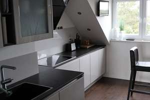 Moderne 4-Zi-Wohnung mit Loggia u. PKW-Stellplatz! Inkl. vollwertiger Einbauküche – Die vollständige Adresse der Immobilie erhältst du vom Anbieter., 41469 Norf, Neuss – Vorschaubild 3