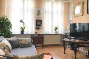 Lichtdurchflutete Altbauwohnung mit Stuck 3 Zimmer