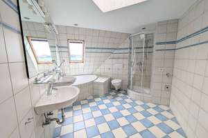 *Für Sportliche! Schön ausgebaute, helle Dachgeschossmaisonette mit Dachbalkon in Bad Cannstatt* – Wildunger Straße 40, 70372 Seelberg, Stuttgart – Vorschaubild 10