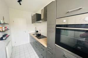 RHEINNÄHE EXKLUSIVE KOMFORT WOHNUNG MIT BALKON GARAGE 3. ETAGE OHNE AUFZUG KÜCHENÜBERNAHME MÖGLICH – Steinkribbenstraße 5, 40597 Benrath, Düsseldorf – Vorschaubild 4