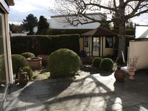 Top Gelegenheit In Dietzenbach Exklusiver Bungalow Mit Grossem Garten Garage