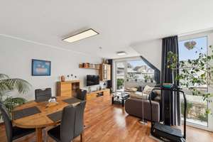 Helle, gut geschnittene 3-Zimmer-DG Wohnung mit Balkon und Tiefgaragenstellplatz in idyllischer Lage