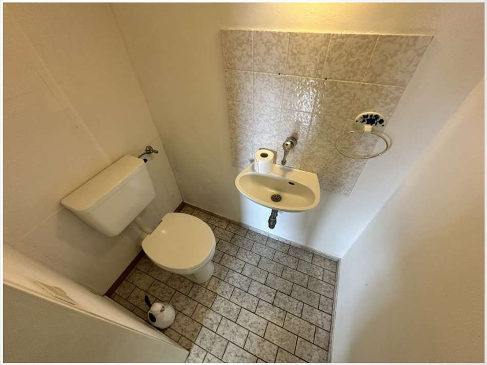 separates WC