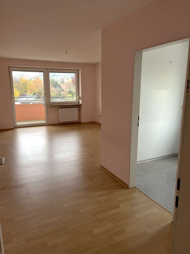 Helle 2-Zimmer Wohnung mit großem Westbalkon in Altdorf bei Landshut
