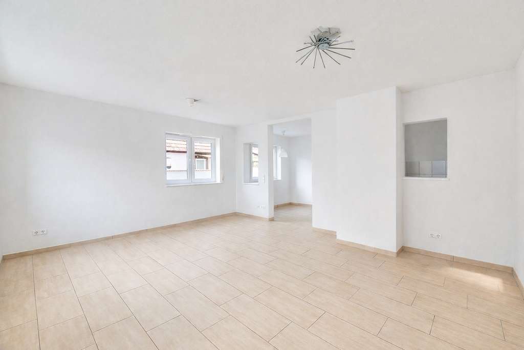 Immobilie in Freckenfeld - 2014 erbautes Einfamilienhaus mit Privatsphäre & zusätzlichem Baugrundstück in zweiter Reihe - Bild 2