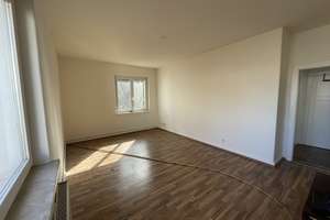 SINGLE-NEST MIT POTENZIAL ZUM PERSÖNLICHEN WOHNTRAUM - 2 Zimmer in WI-Erbenheim zu mieten – Krautgartenstr. 18a, 65205 Erbenheim, Wiesbaden – Vorschaubild 2