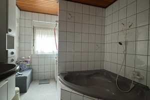 Freistehendes 1-2 Familienhaus mit Pool, Doppelgarage und Photovoltaikanlage in Ludwigshafen – Ludwigshafen am Rhein – Vorschaubild 33