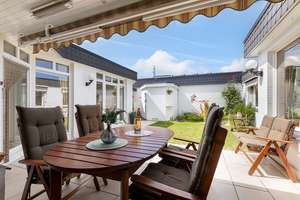Wohnen mit Privatsphäre – Stilvoller Atrium-Bungalow in Hamburg-Sasel – Die vollständige Adresse der Immobilie erhältst du vom Anbieter., 22393 Sasel, Hamburg – Vorschaubild 8