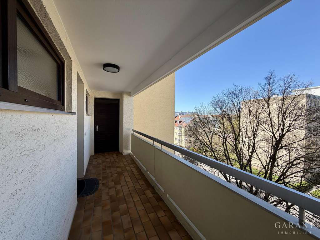Immobilie in Landshut - Zentral gelegen mit Potenzial - 2 Zimmer-Wohnung mit Südbalkon - Bild 1