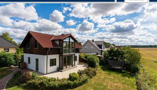 Bild von FAMILIENIDYLLE AM FELDRAND – NACHHALTIGES UND ZUKUNFTSSICHERES WOHNEN MIT MALERISCHEM AUSBLICK