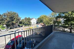 Erstbezug: Helle 3 Zimmer mit Balkon, Einbauküche, Echtholz-Parkett, Bad mit Walk-In-Dusche, Aufzug – Biklenstraße 10, 70327 Untertürkheim (Ortsteil), Stuttgart – Vorschaubild 4