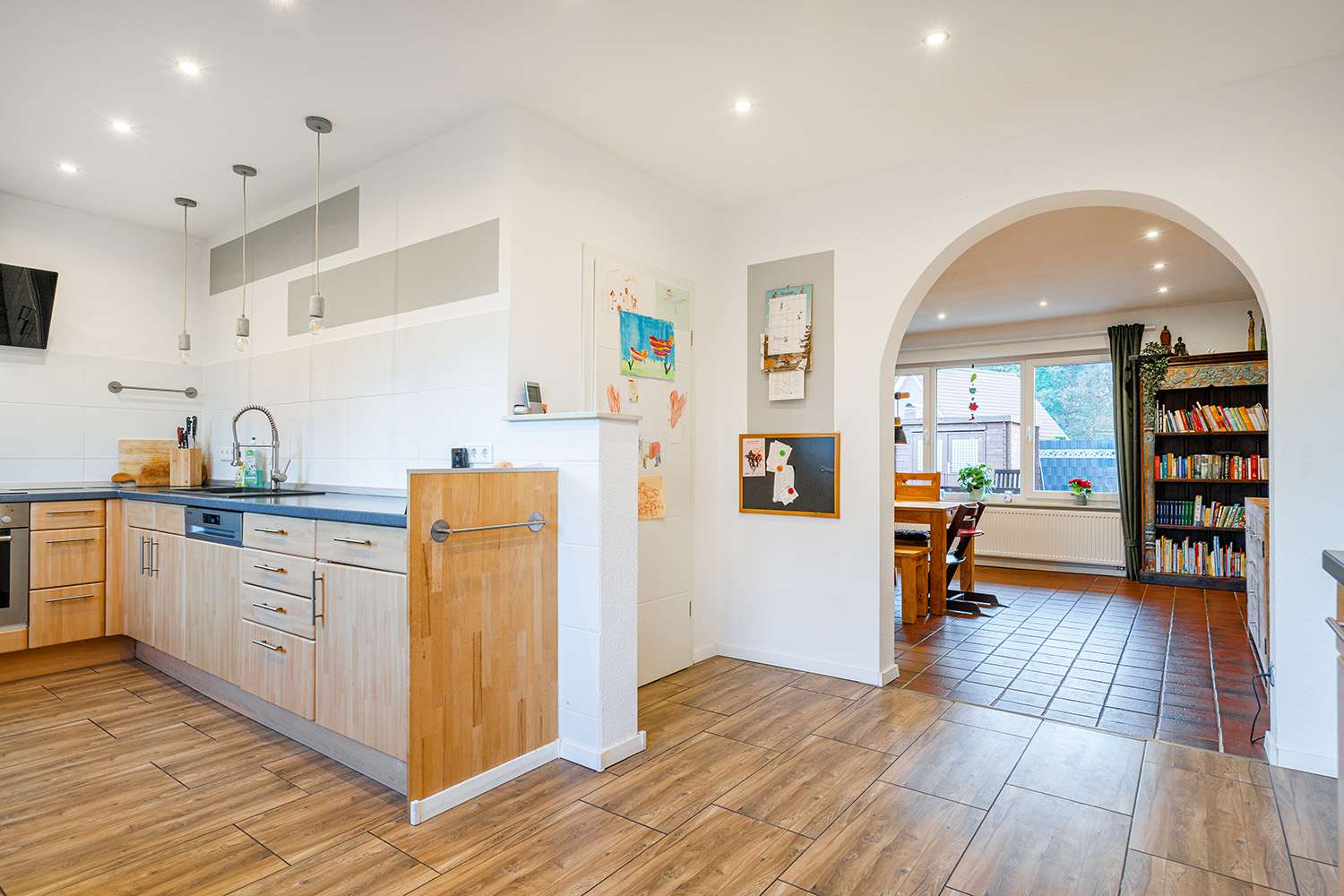 Immobilie in Edewecht - Großzügiges EFH mit Einliegerwohnung und PV-Anlage - Bild 1