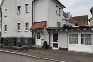 Großzügiges Wohnhaus mit drei Etagen und Gewerbefläche in Albstadt-Tailfingen