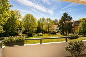 „Kernsanierte 4,5-Zi.-EG-Wohnung mit Balkon  TG – stilvoll wohnen in Bestlage von Meersburg“