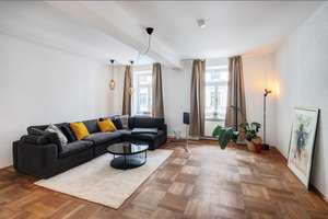 Möbliert: Urbane 2-Zimmer Wohnung mit Innenhof-Balkon
