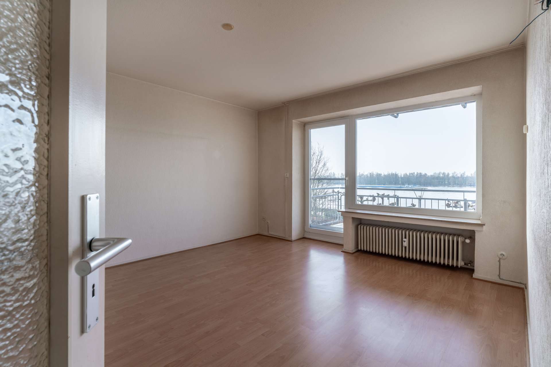 Emmerich: Sanierungsbedürftige 2-Zimmer-Wohnung mit Blick auf den Rhein, Kleve Kreis – Bild 3