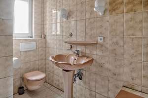 Gepflegtes 3-Familienhaus in begehrter Wohnlage mit vielseitigen Nutzungsmöglichkeiten – Stockheimer Straße 2, 70435 Zuffenhausen-Mitte, Stuttgart – Vorschaubild 11