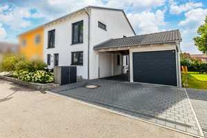 Design trifft Komfort: modernes Einfamilienhaus mit Pool und Wohlfühlgarten – Regensburg (Kreis) – Vorschaubild 5