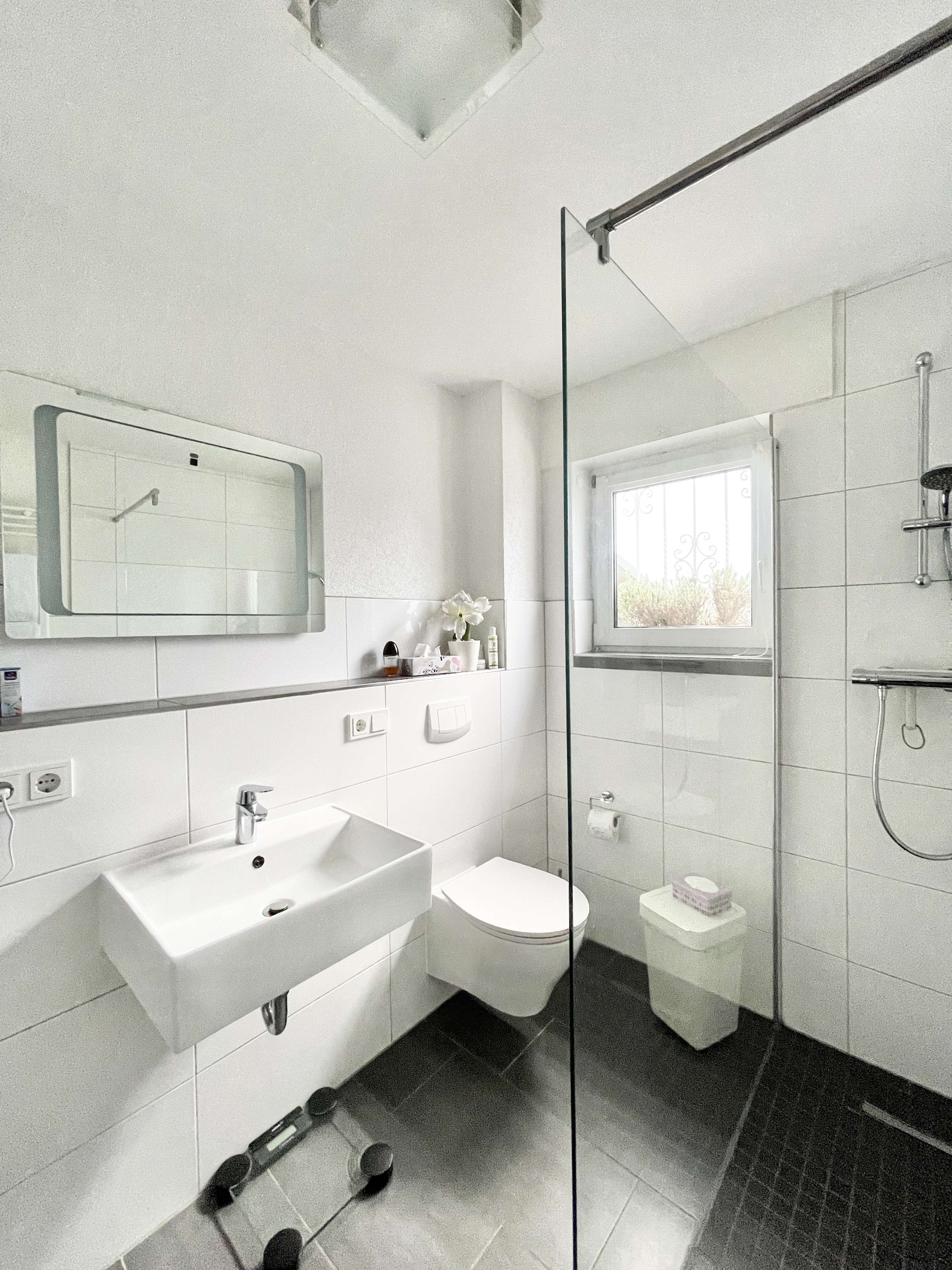 Immobilie in Hohenstein - EINZIEHEN UND WOHLFÜHLEN! TOP RENOVIERTES EINFAMILIENHAUS IN 1A WOHNLAGE IN HOHENSTEIN BREITHARDT - Bild 0