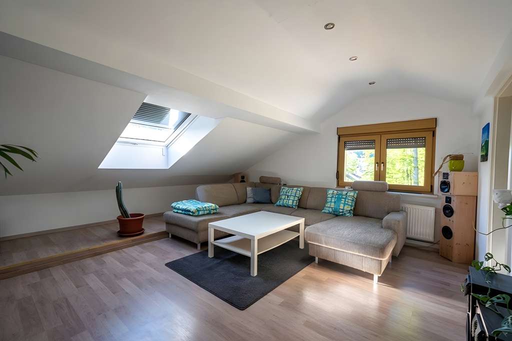 Immobilie in Lobbach - Helle 3-Zimmer-Dachgeschosswohnung in ruhiger Lage von Lobbach - Bild 1