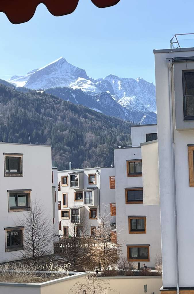 Immobilie in Garmisch-Partenkirchen - Geräumige 3 Zi.-Whg.*2 Balkone*2 Bäder*2 Etagen* Nähe Bahnhof*Preis inkl. Duplexparker - Bild 1
