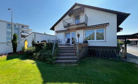 Modernisiertes Einfamilienhaus mit schönem Grundstück