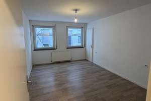 Lichtdurchflutete 2,5-Zimmer-Wohnung mit 2 Balkonen am Hölderlinplatz – 70176 Hölderlinplatz, Stuttgart – Vorschaubild 11